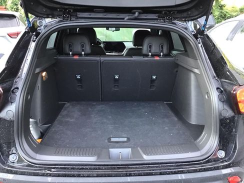 Used 2025 Chevrolet Trax RS w/ Sunroof Package FWD image 4