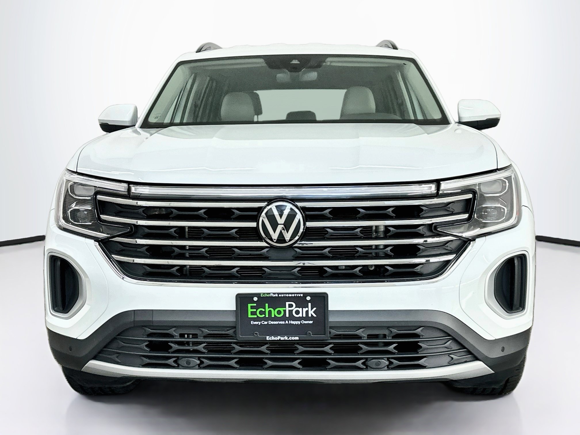 Used 2025 Volkswagen Atlas SE AWD/4WD image 2