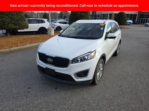 Used 2016 Kia Sorento LX w/ LX Convenience Package image 1