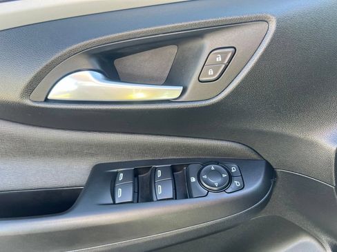 Used 2025 Buick Envista Preferred FWD image 18