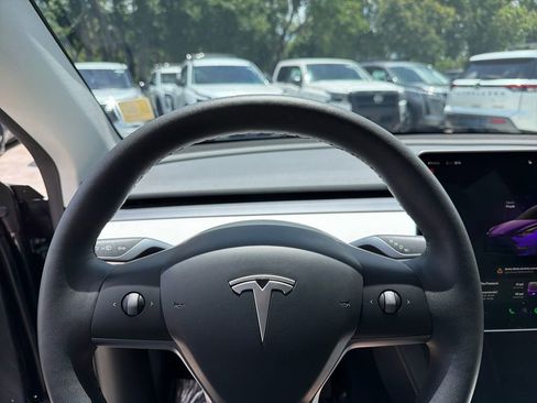 Used 2025 Tesla Model Y Long Range AWD/4WD image 19