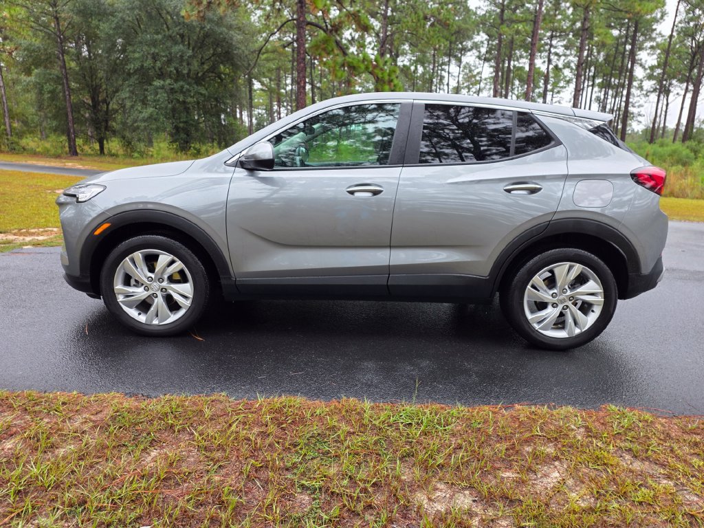 Used 2025 Buick Encore GX Preferred w/ Comfort Package FWD image 2