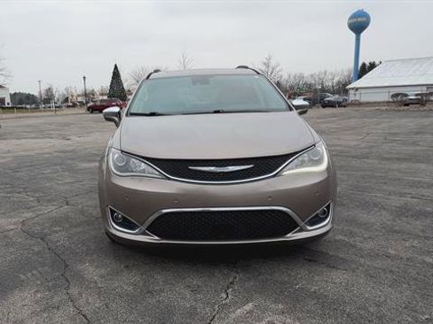 Used 2017 Chrysler Pacifica Limited w/ Advanced Safetytec Group image 3