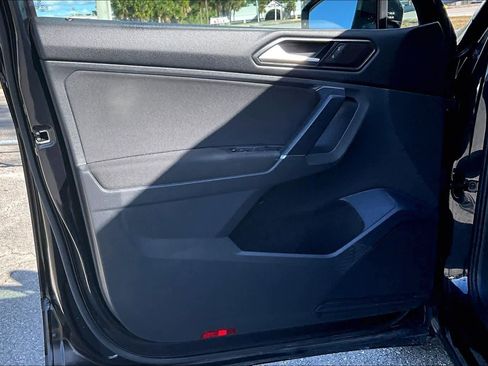 Used 2018 Volkswagen Tiguan S image 26