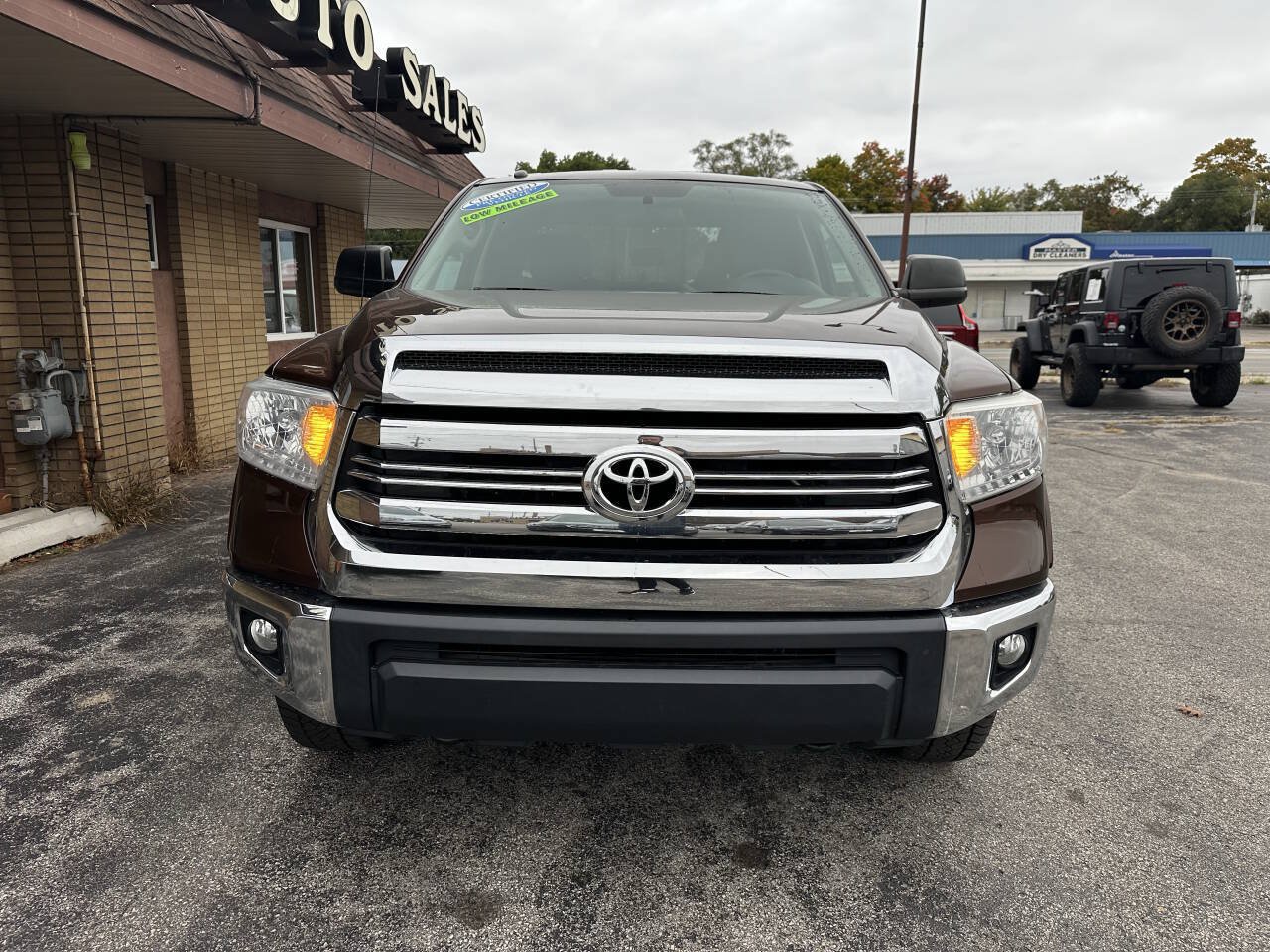 Used 2016 Toyota Tundra SR5 AWD/4WD image 3