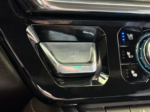 Used 2024 GMC Sierra 2500 Denali w/ Technology Package AWD/4WD image 22
