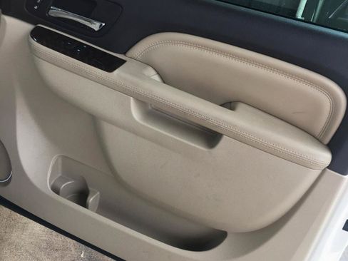 Used 2012 GMC Yukon XL Denali RWD image 17