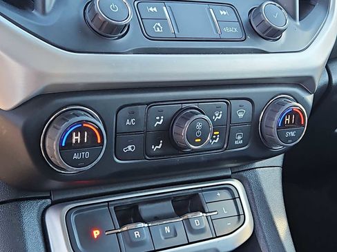 Used 2023 GMC Acadia SLT image 24