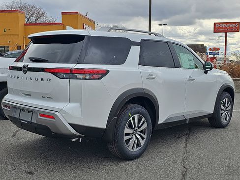 New 2025 Nissan Pathfinder SL image 4