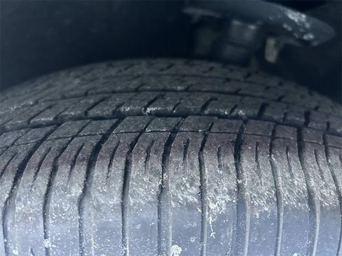 Used 2024 Chrysler Pacifica Touring-L image 10