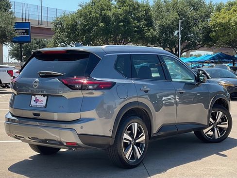 Used 2026 Nissan Rogue SL FWD image 4