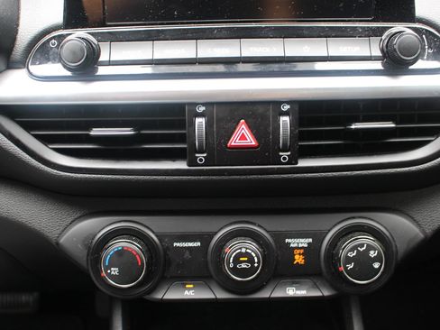 Certified 2024 Kia Forte LXS FWD image 28