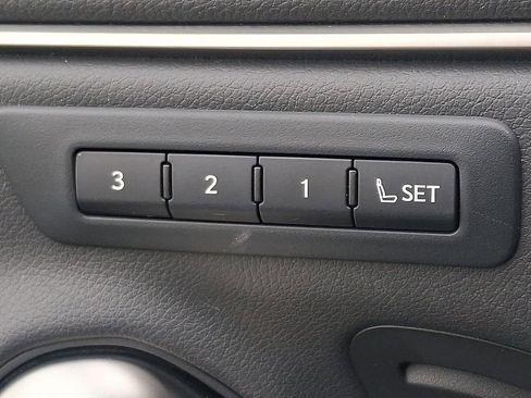 Used 2019 Lexus ES 300h w/ Luxury Package image 28