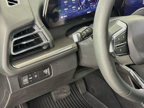 New 2027 Chevrolet Traverse LT w/ Sun and Wheel Package FWD image 10