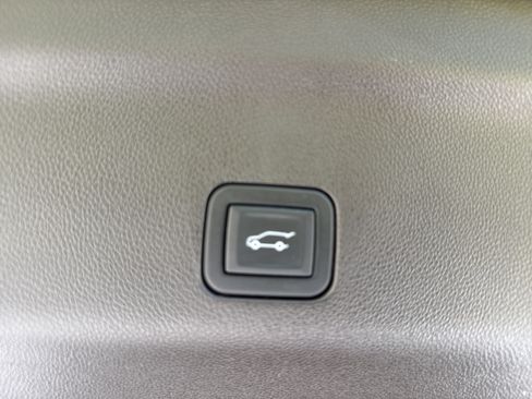 Used 2024 Chevrolet Tahoe Z71 w/ Luxury Package AWD/4WD image 39