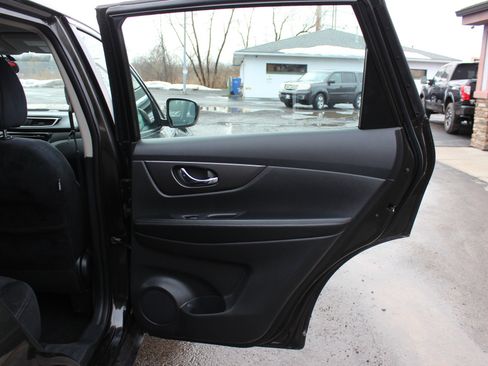 Used 2016 Nissan Rogue S image 36