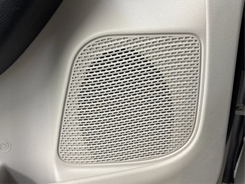 Used 2017 Chrysler Pacifica Touring-L w/ Tire & Wheel Group FWD image 37