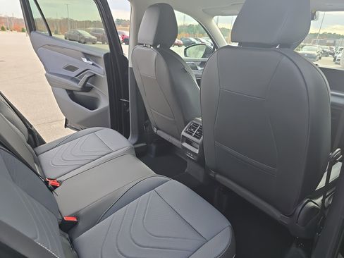 New 2026 Volkswagen Tiguan SE FWD image 11