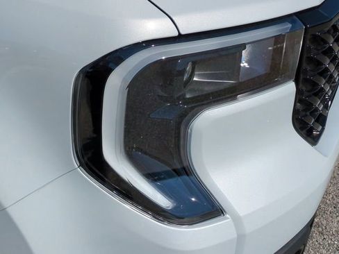 New 2025 Ford Maverick Lariat w/ Black Appearance Package image 10