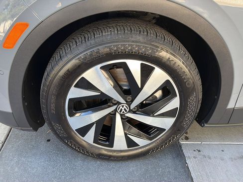 Certified 2023 Volkswagen ID.4 Pro RWD image 9