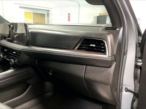 Used 2025 Chevrolet Tahoe Z71 AWD/4WD image 13