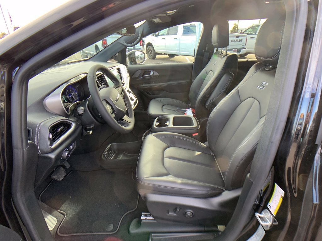 New 2026 Chrysler Pacifica Select w/ S Appearance Package AWD/4WD image 9