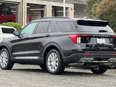 Used 2025 Ford Explorer Active w/ Active Comfort Package image 6