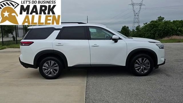 Used 2025 Nissan Pathfinder SV FWD image 9