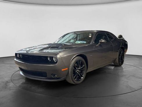 Used 2017 Dodge Challenger R/T w/ Blacktop Package RWD image 8