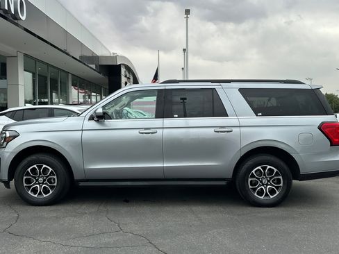Used 2024 Ford Expedition Max XLT image 7