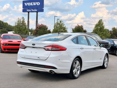 Used 2018 Ford Fusion SE w/ Equipment Group 602A FWD image 7