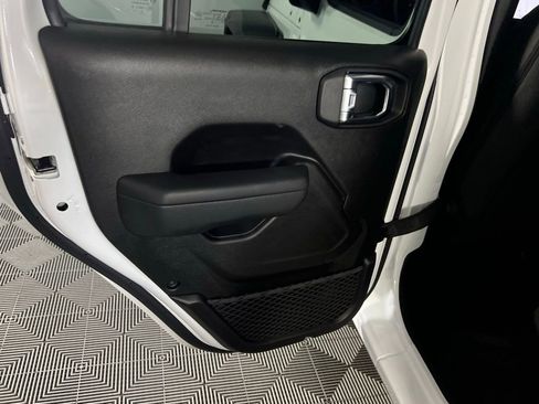 Used 2025 Jeep Gladiator Sport image 26