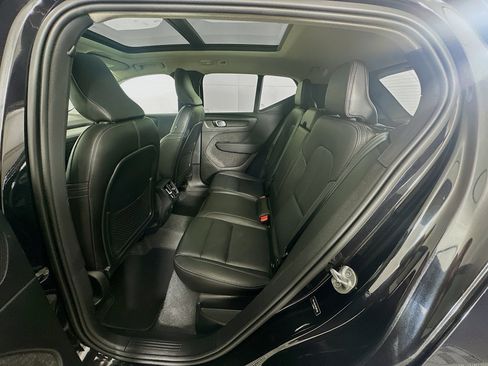 Used 2024 Volvo XC40 B5 Core image 27