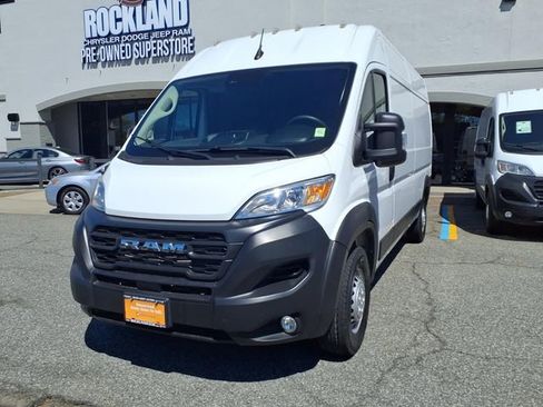Used 2024 RAM ProMaster 2500 w/ Convenience Group FWD image 3