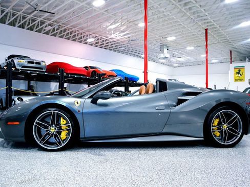 Used 2017 Ferrari 488 Spider RWD image 3