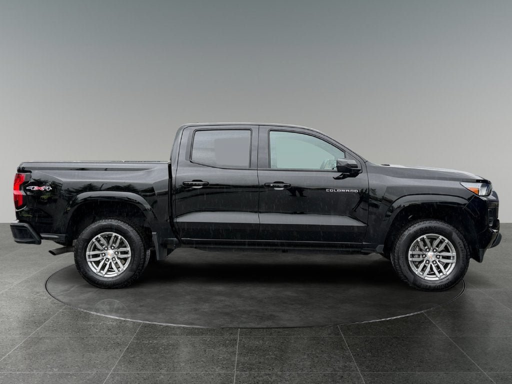 Used 2025 Chevrolet Colorado LT AWD/4WD image 11