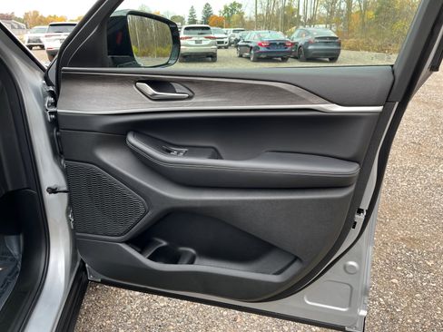 New 2025 Jeep Grand Cherokee L Limited image 25