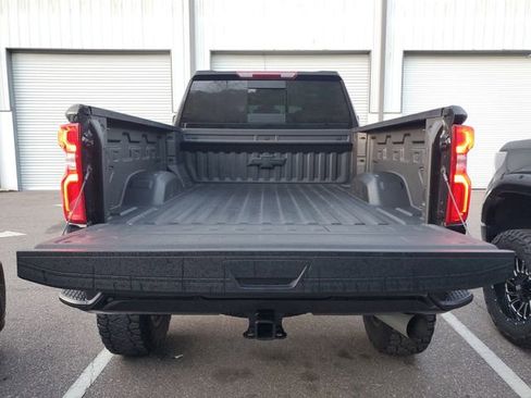 Used 2022 Chevrolet Silverado 2500 LTZ w/ LTZ Plus Package image 9