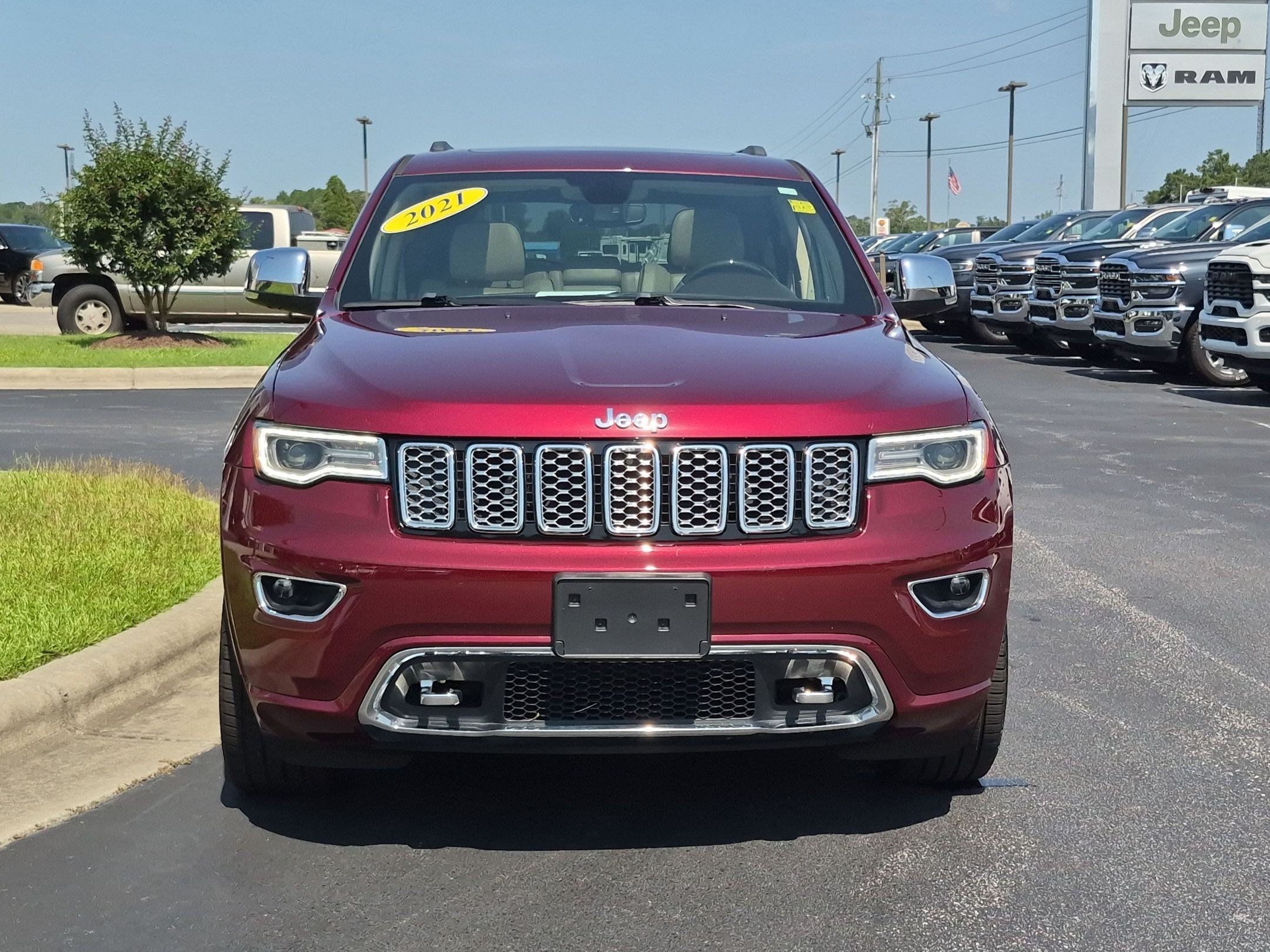 Used 2021 Jeep Grand Cherokee Overland AWD/4WD image 2