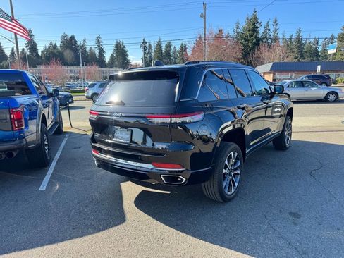 Used 2023 Jeep Grand Cherokee Overland w/ Luxury Tech Group IV AWD/4WD image 3