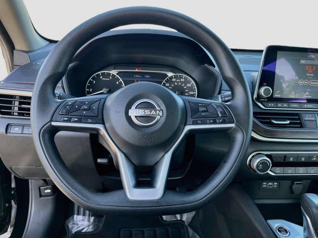 Used 2024 Nissan Altima 2.5 SV FWD image 11