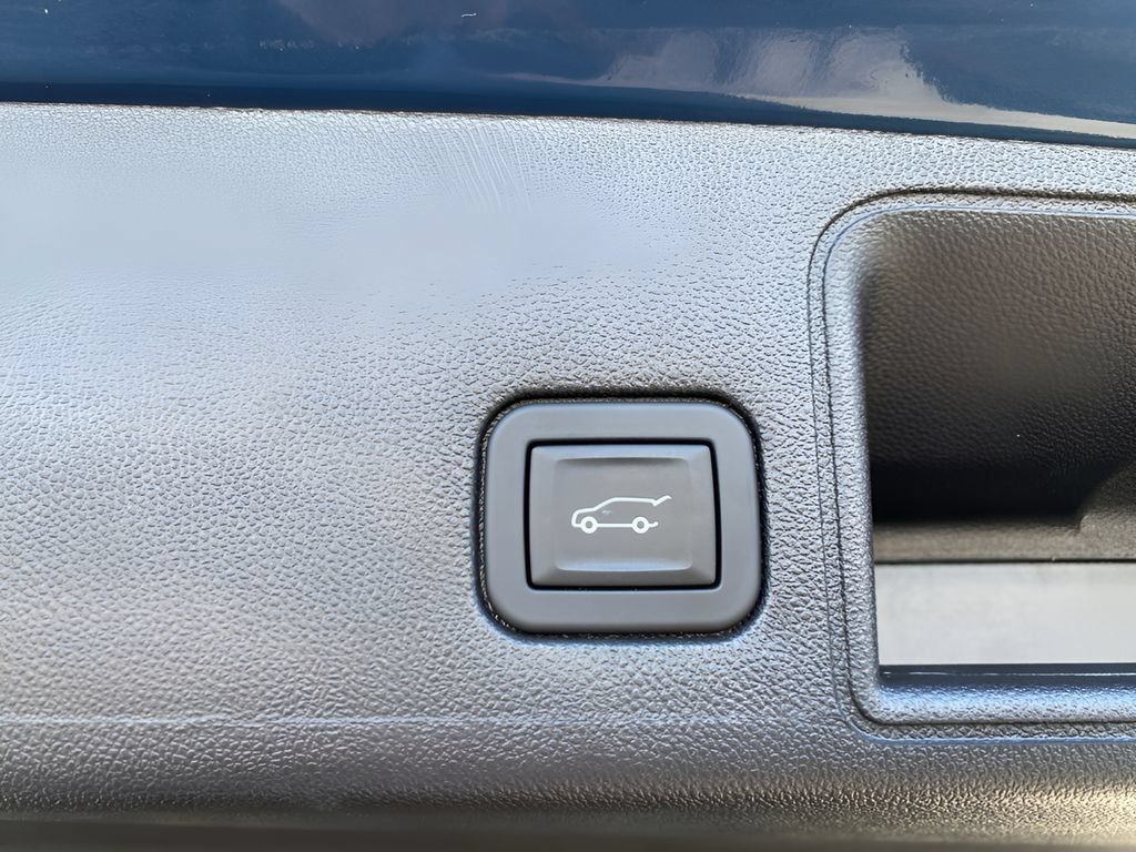 Used 2024 GMC Terrain SLT w/ Tech Package AWD/4WD image 14