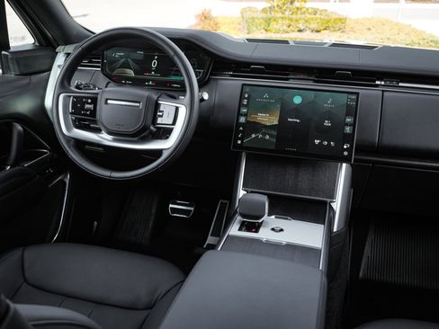 Used 2025 Land Rover Range Rover Long Wheelbase SE image 29