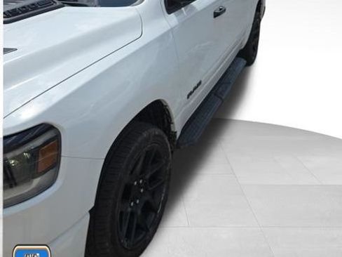 Used 2023 RAM 1500 Laramie AWD/4WD image 1