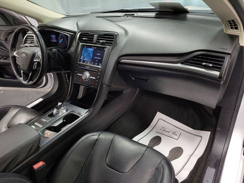 Used 2019 Ford Fusion Titanium image 23