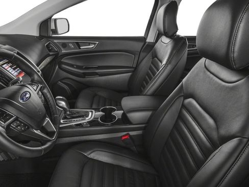 Used 2018 Ford Edge SE FWD image 7