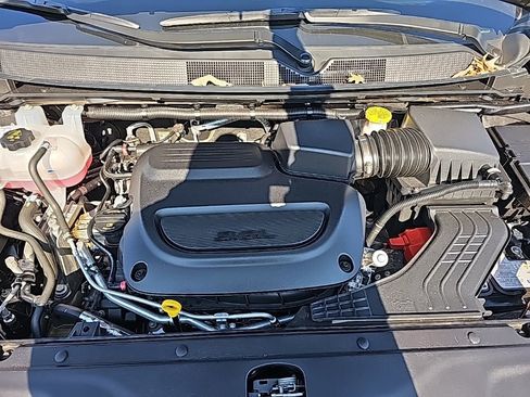 Used 2026 Chrysler Pacifica Select image 10