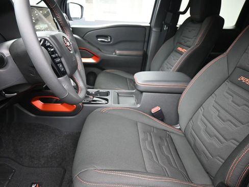 Used 2025 Nissan Frontier PRO-4X AWD/4WD image 15