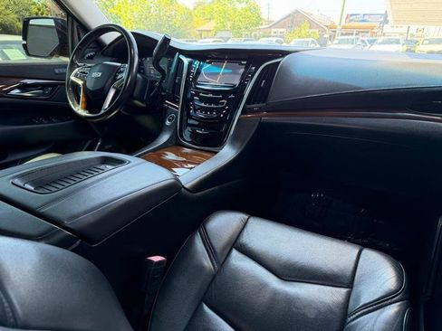 Used 2018 Cadillac Escalade ESV 2WD image 38