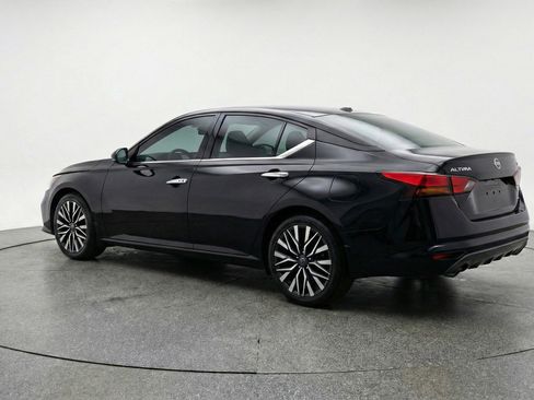Used 2025 Nissan Altima 2.5 SV image 6